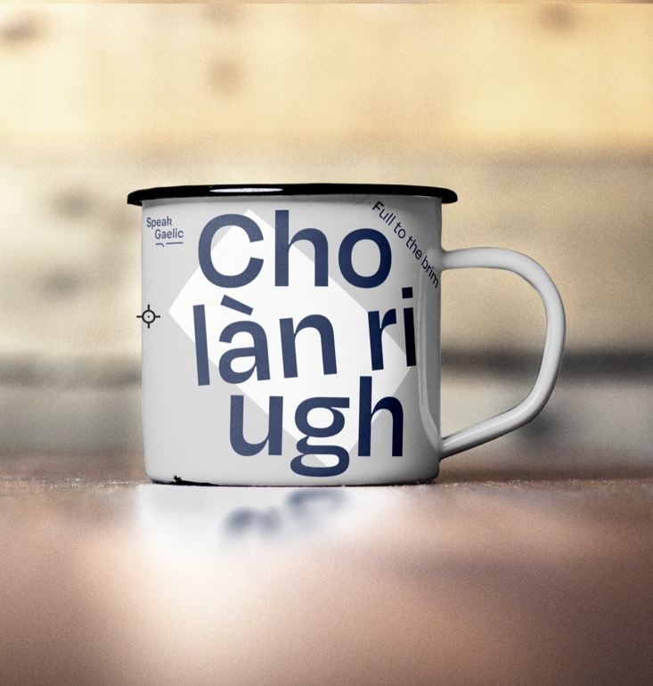 A SpeakGaelic mug featuring a Gaelic proverb